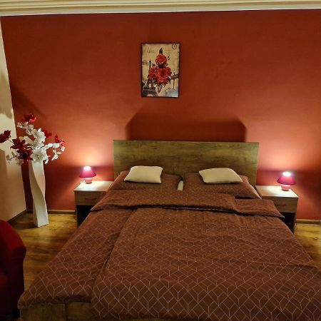 Matyas Apartman Тата Екстер'єр фото