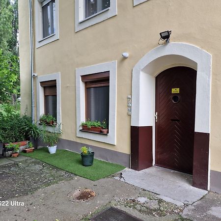 Matyas Apartman Тата Екстер'єр фото