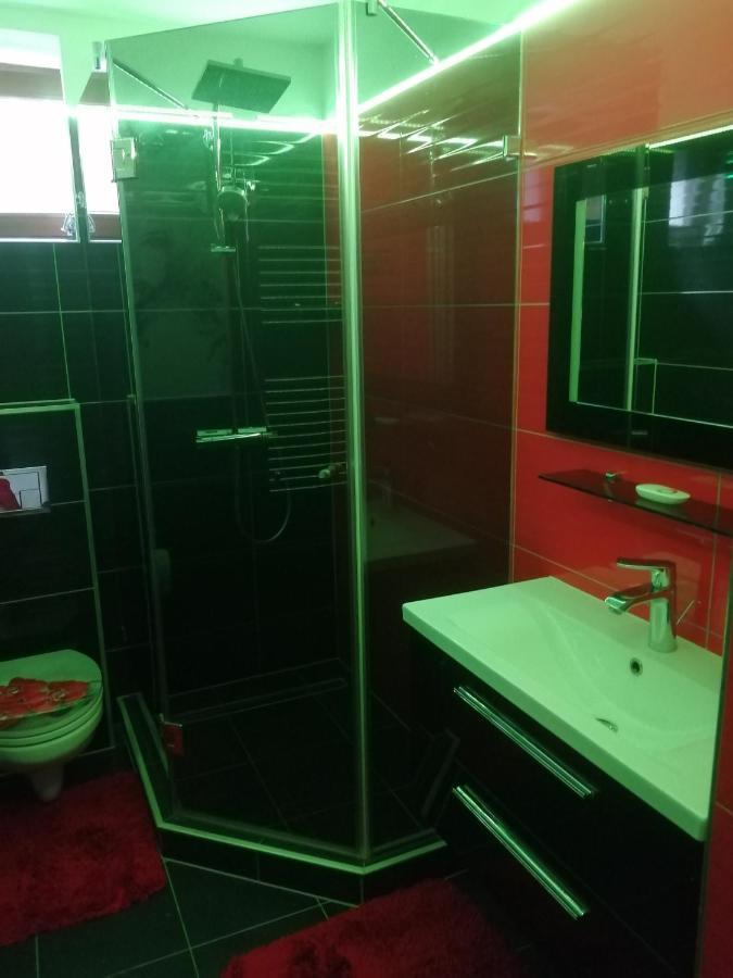 Matyas Apartman Тата Екстер'єр фото