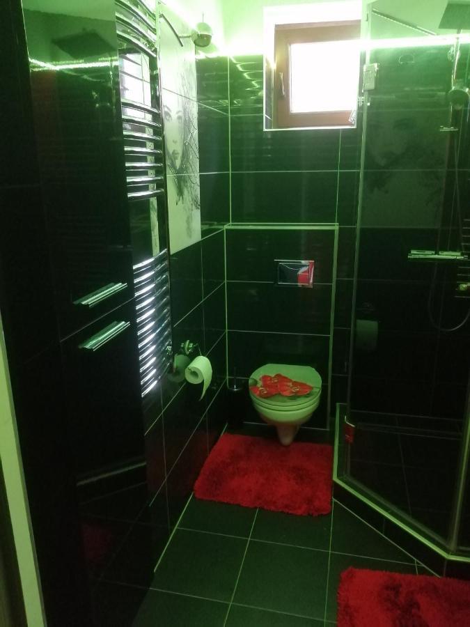 Matyas Apartman Тата Екстер'єр фото