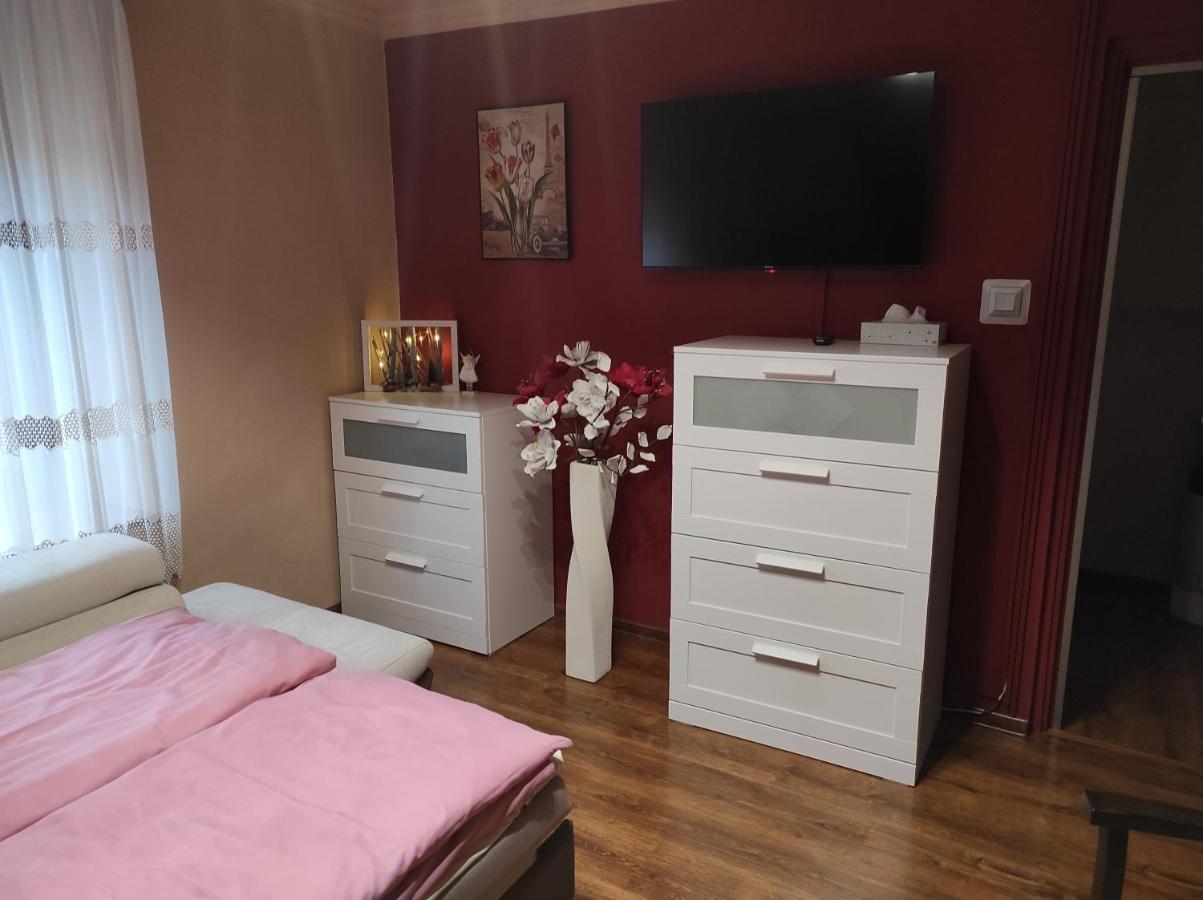 Matyas Apartman Тата Екстер'єр фото