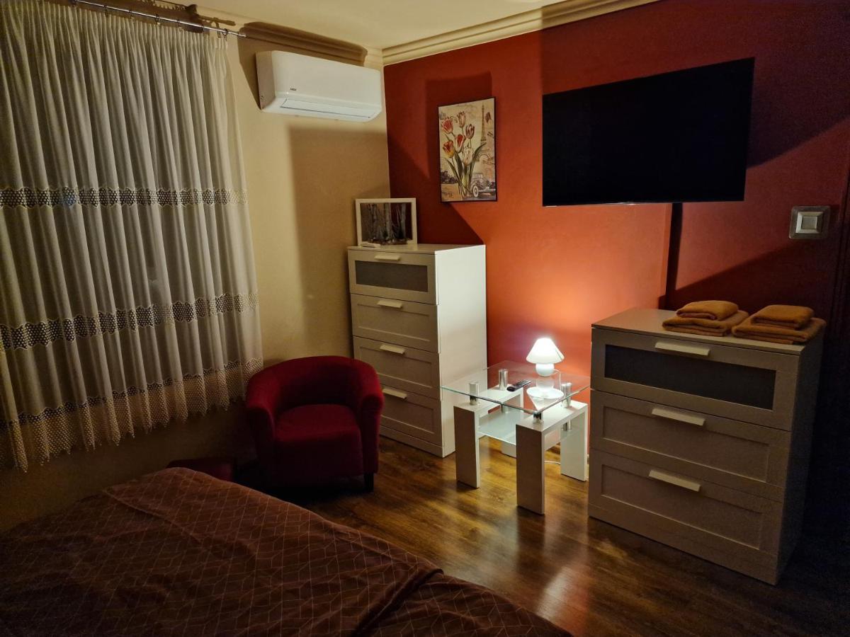 Matyas Apartman Тата Екстер'єр фото