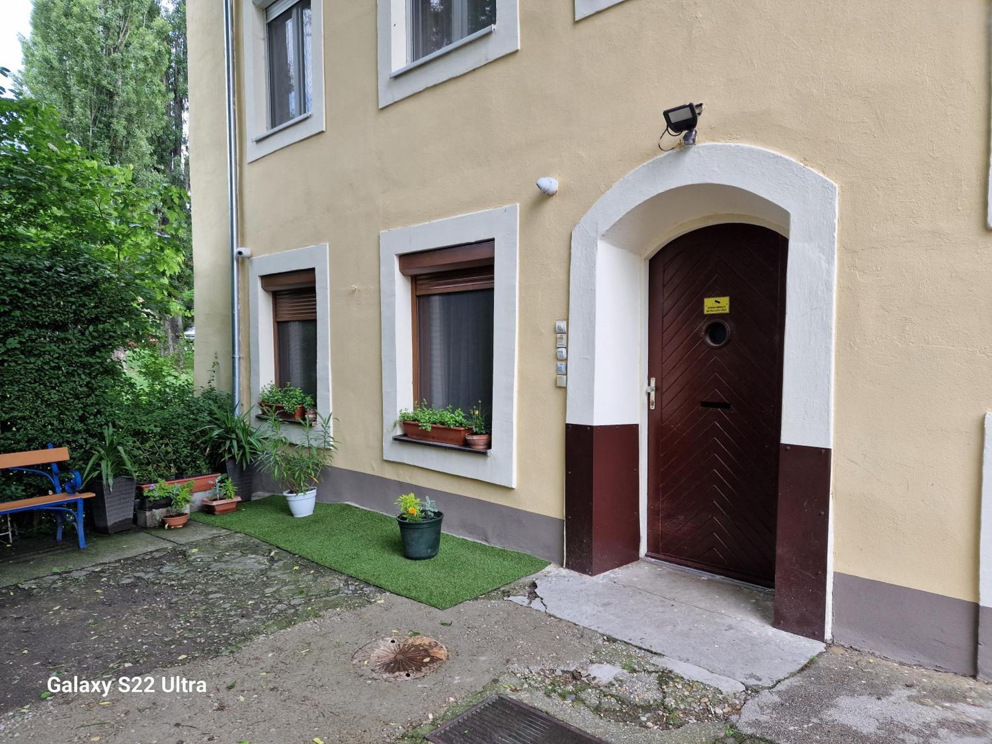 Matyas Apartman Тата Екстер'єр фото